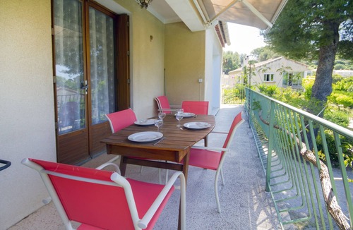 La Ciotat Villa | Secure heated swimming pool, air-conditioned apartment in villa 800 m from the sea