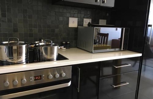 Windhoek Central Apartment | Secure, Modern & Comfy, Lux Suite @77 Independence