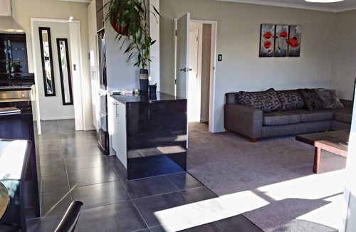 Tahunanui House | Secure Private Holiday Haven