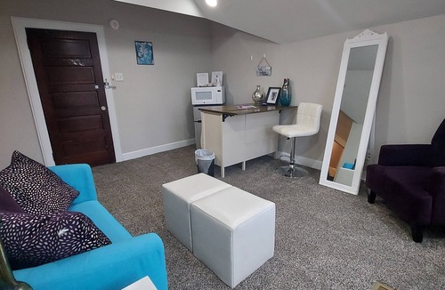Mapleton/Fall Creek House | Secure Stylish Studio for Women Travelers-Great for Nurses, Moms, Professionals!