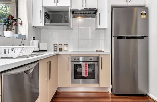 Glenside Apartment | Secure Suite | Gated Complex, Courtyard, 5 Min CBD