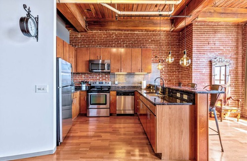 Downtown West Apartment | Secure Washington Ave Loft w W/D & Parking Available