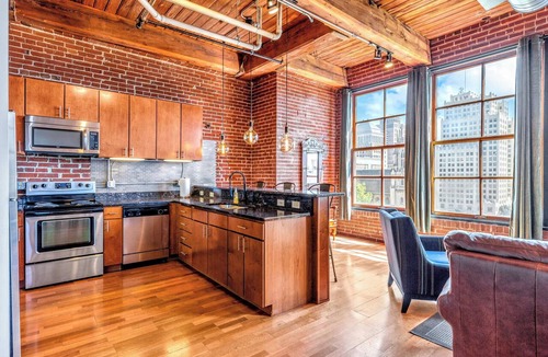 Downtown West Apartment | Secure Washington Ave Loft w W/D & Parking Available