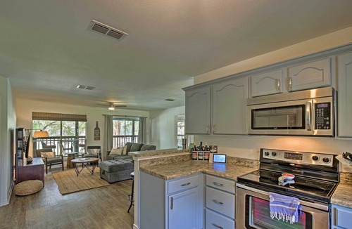 Seguin House | Seguin Lake House w/Dock and Cowboy Pool
