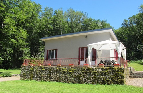 Moux-en-Morvan House | Self-catered house with view over the lake of Settons, quiet touristy road