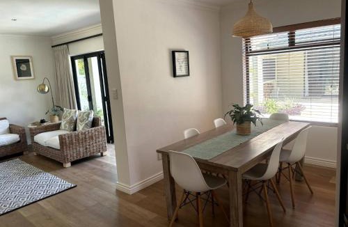 Pinelands House | Self-catering Pool-side Guesthouse