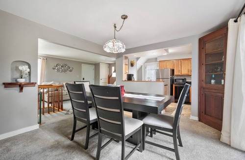 Verona House | ✰Self Check-In✰Backyard✰Decks✰Full Kitchen✰W/D✰Smart TVs✰FREE Parking✰Cozy Beds