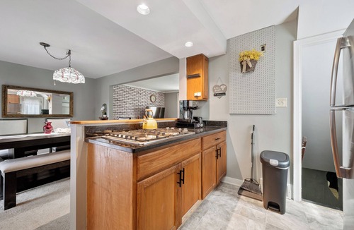 Verona House | ✰Self Check-In✰Backyard✰Decks✰Full Kitchen✰W/D✰Smart TVs✰FREE Parking✰Cozy Beds