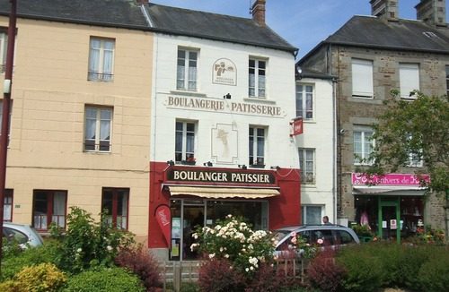 Saint-Martin-de-Cenilly Cottage | Self Contained Gite with lovely country views