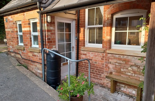 Crewkerne Apartment | Self-contained 1 double bedroom annex in Crewkerne