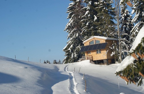 Bellecombe Cabin | Self-contained cabin on stilts, sleeps 4, in the vegetation, Haut Jura, altitude 1250m.