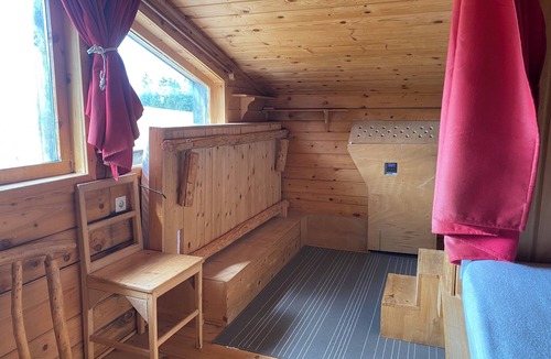 Bellecombe Cabin | Self-contained cabin on stilts, sleeps 4, in the vegetation, Haut Jura, altitude 1250m.
