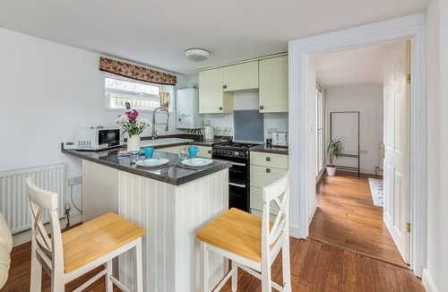 North Moreton House | Self-Contained Flat in Didcot near Shops, Milton Park, Harwell & Station