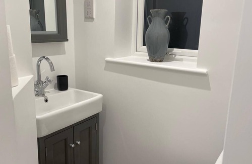 Dibden Purlieu Apartment | Self-contained Studio annex.