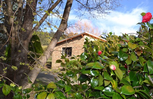 Franklin Cottage | Self-contained in beautiful quiet surroundings with valley and mountain views