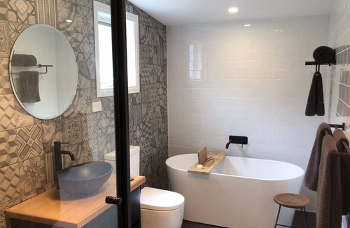 Mole Creek Apartment | Self-contained King suite, bath and shower, beautiful views, wood fire, Wifi