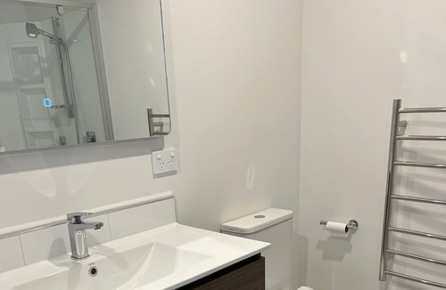 Aotea Bed & Breakfast | Self-contained nice 2 bedroom flat with own kitchenette, bathroom and entrance.