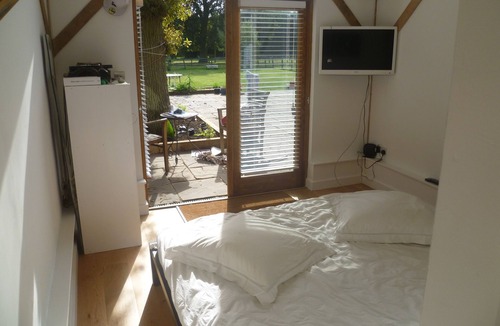 Haslemere Apartment | Self Contained Small Barn Unit in AONB