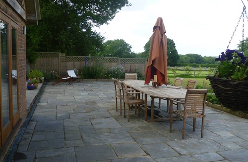 Haslemere Apartment | Self Contained Small Barn in Rural AONB
