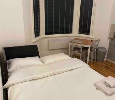 Acton Apartment | Self Contained Studio Flat Acton Central West London
