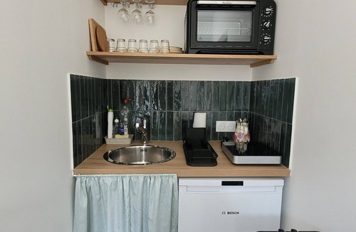 Solerieux Apartment | Self-contained studio located in Mas Saint-Raphaël
