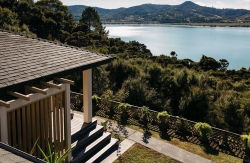 Te Wahapu House | Self-contained studio overlooking Orongo Bay