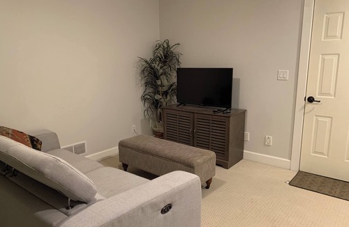 Richmond City Centre Apartment | Self contained suite.Central Richmond close to transit and amenities.