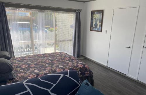 Hamilton House | Self Contained Unit, Private Bathroom, Private Entrance, Close to Shops & Hospital Homestay