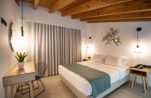Skoutelonas Hotel | Selini Suites