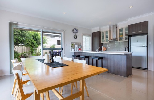 Sellicks Beach House | SellicksBeachHouse-seaviews-2 Kitchens-3.5bthrms-PoolTable-sleeps14-AirCon