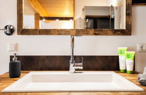 Essing Ski Chalet | Selma vacation chalet in Essing - space for 2 to 4 people, ideal for families!