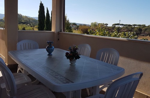 Marina di Castagneto Carducci Apartment | Semi-detached house near the sea