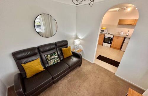 Glasgow Apartment | Semi-detached 1-Bedroom Chalet at Maryville Caravan Site - Uddingston, Glasgow