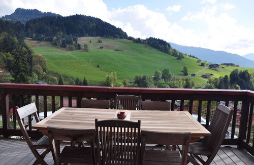 Le Chinaillon Ski Chalet | semi-detached chalet with breathtaking view sleeps 10