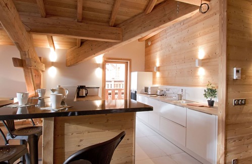 Huez-en-Oisans Ski Chalet | Semi-detached chalet for 8 people with direct access to the slopes
