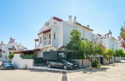 Kadnlar Denizi Mahallesi House | Semi Detached Villa in Complex with Shared Semi Olympic Swimming Pool in Kusadasi