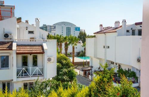 Kadnlar Denizi Mahallesi House | Semi Detached Villa in Complex with Shared Semi Olympic Swimming Pool in Kusadasi