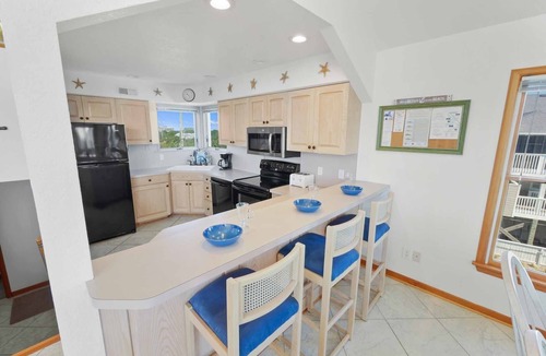 Waves House | Semi-Oceanfront w/Pool, Hot Tub, Volleyball, Cmty Pool/Tennis and Beach Access
