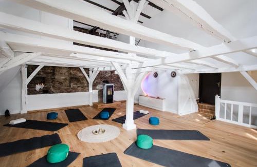 Ellenz Apartment | Seminarhaus Heim Retreat, Fachwerkhaus von 1451, Yoga, Naturgarten für 10 Personen