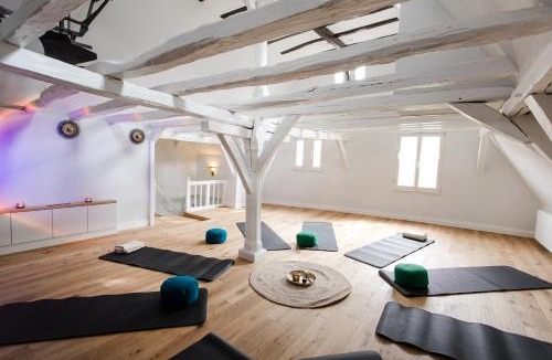 Ellenz Apartment | Seminarhaus Heim Retreat, Fachwerkhaus von 1451, Yoga, Naturgarten für 10 Personen