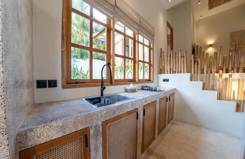 Singakerta Villa | Semiramida Villa by EVDEkimi – Elegant 2BD w/pool, open-air bath, patio