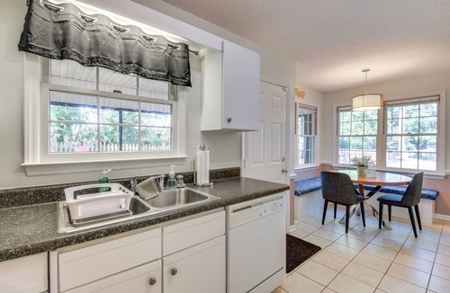 Keowee House | Seneca Escape w/Screened Patio: Near Lakes!
