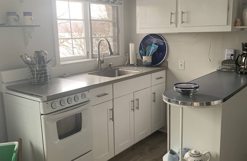Burdett Cottage | Seneca Lake front cottage on heart of Wine Trail, with gorgeous sunset views.