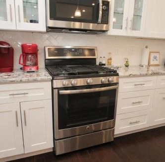 Newbold House | Sensational 3Bed-2Bath with GATED PARKING Sleeps 10
