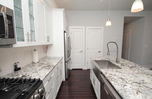 Newbold House | Sensational 3Bed-2Bath with GATED PARKING Sleeps 10
