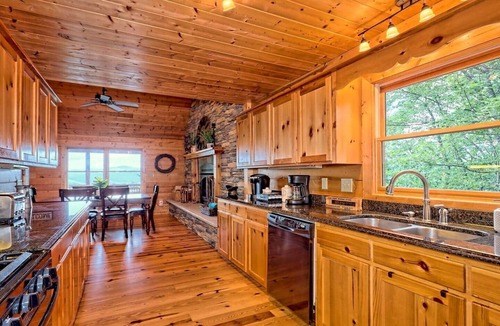 Screamer Mountain House | Sensational Mountain View Log Cabin Dog Friendly!