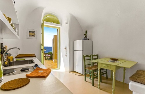 Firostefani House | Sensyo Caves