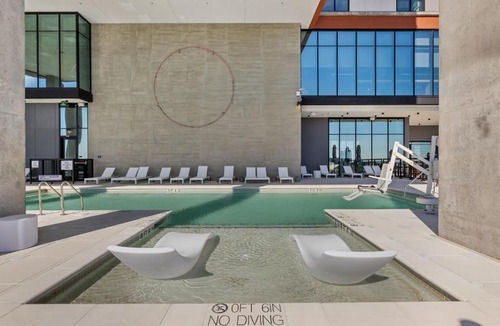 South Central Houston Hotel | Sentral Forme Houston