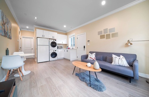 Steveston House | separate entrance large 1 bedroom suite