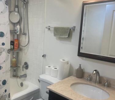 The Peanut House | separate Suite Near Transit - Private Stay in Toronto Registration number STR-2503-FSHPPQ